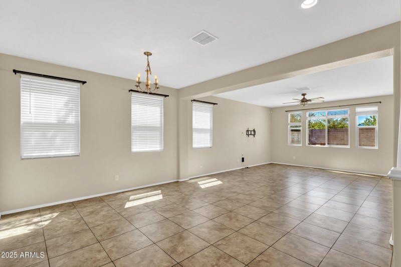 2075 W Bennett Way-9