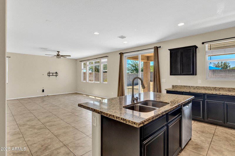 2075 W Bennett Way-19