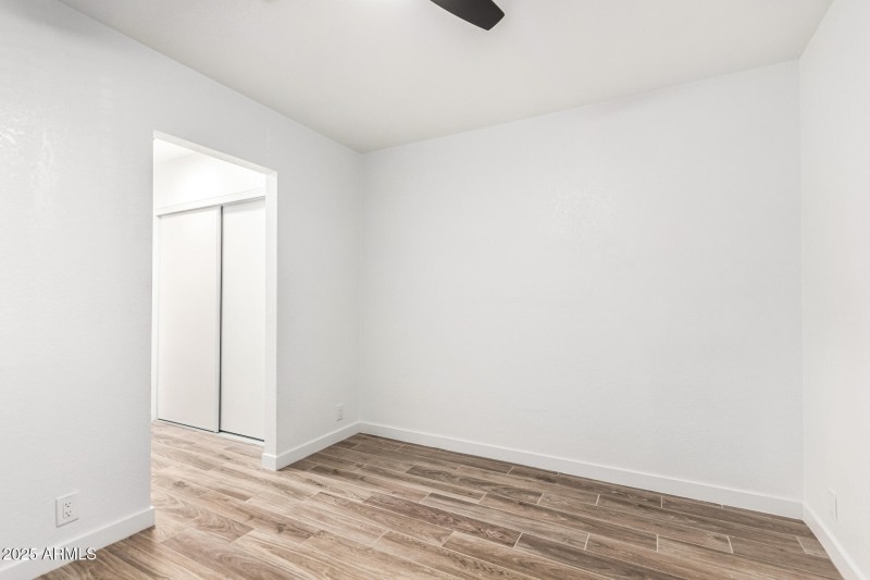 2nd Large Room with 2 closets