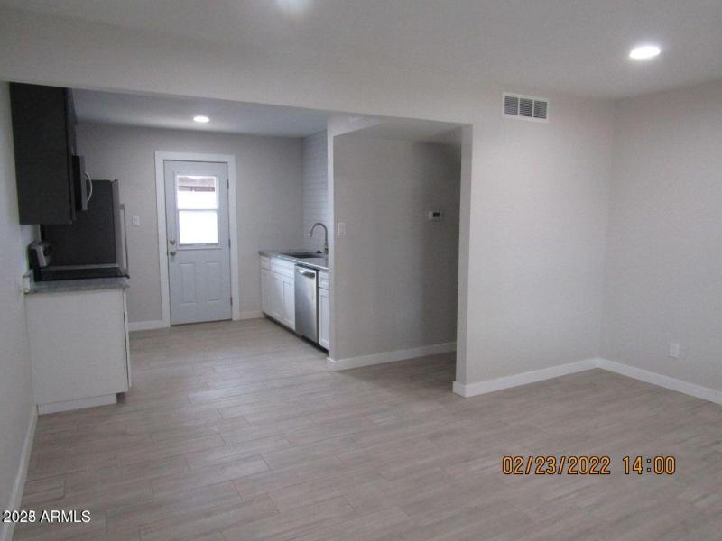 20220518220415003045000000-o