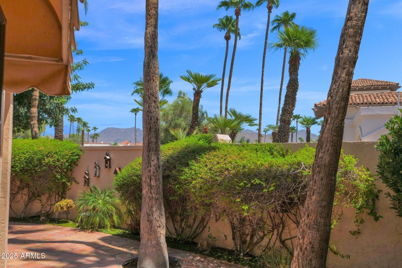 Relaxing Space with Mountain Views