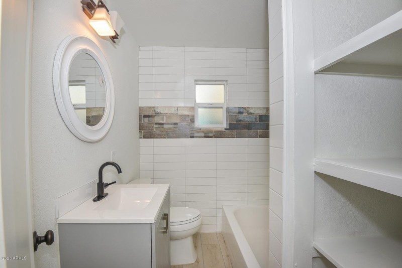 Hall Bath2