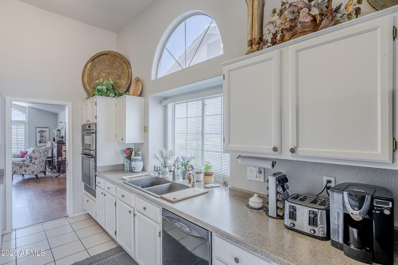 7Kitchen Between Formal Dining and Kitch