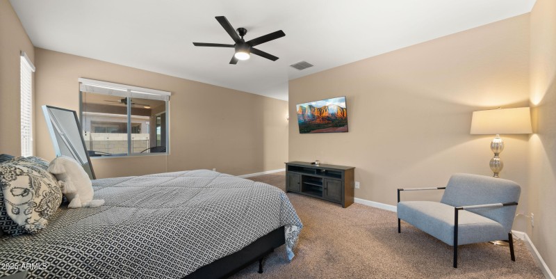 Primary Bedroom4