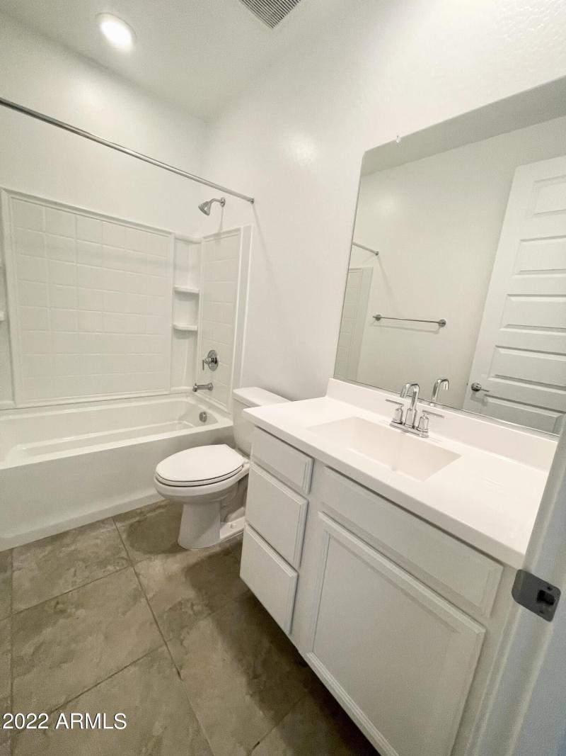 380CFA43-6655-493E-8838-BE543EEE6BF8