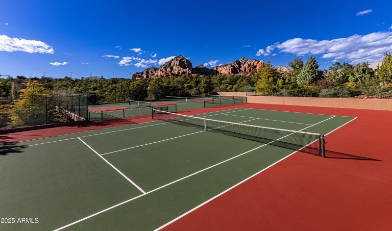 47 Tennis Court in Foreground