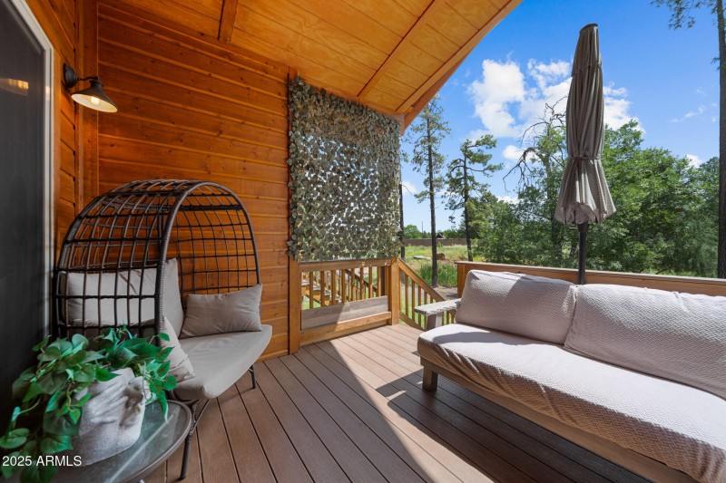 2004 N LAKE BREEZE RD, Lakeside