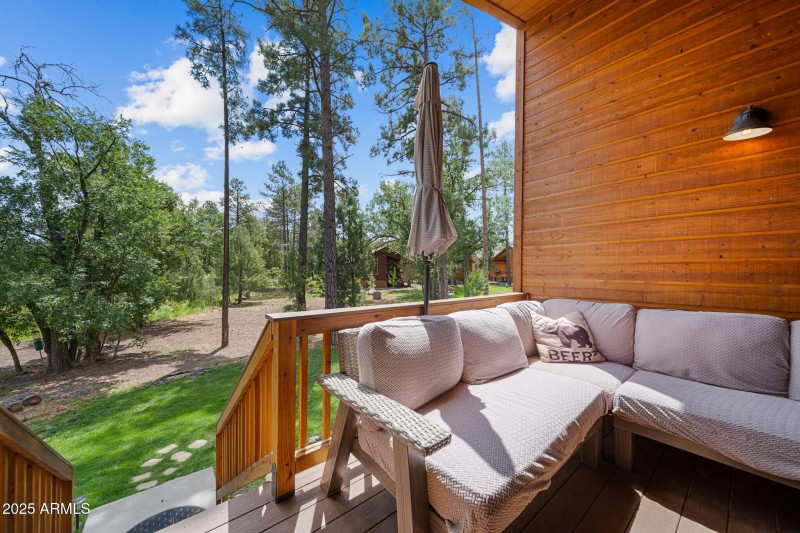 2004 N LAKE BREEZE RD, Lakeside