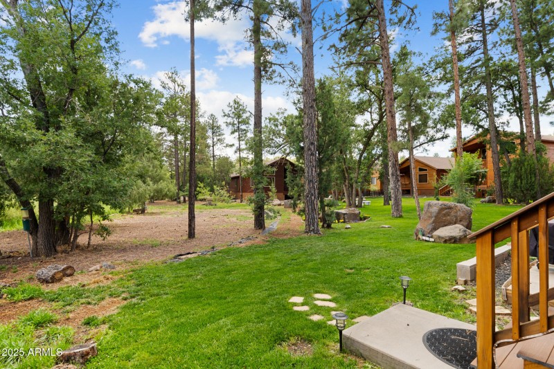 2004 N LAKE BREEZE RD, Lakeside