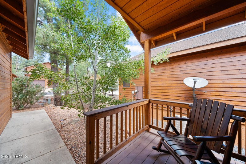 2004 N LAKE BREEZE RD, Lakeside