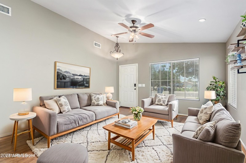 item_11 VS Watermark