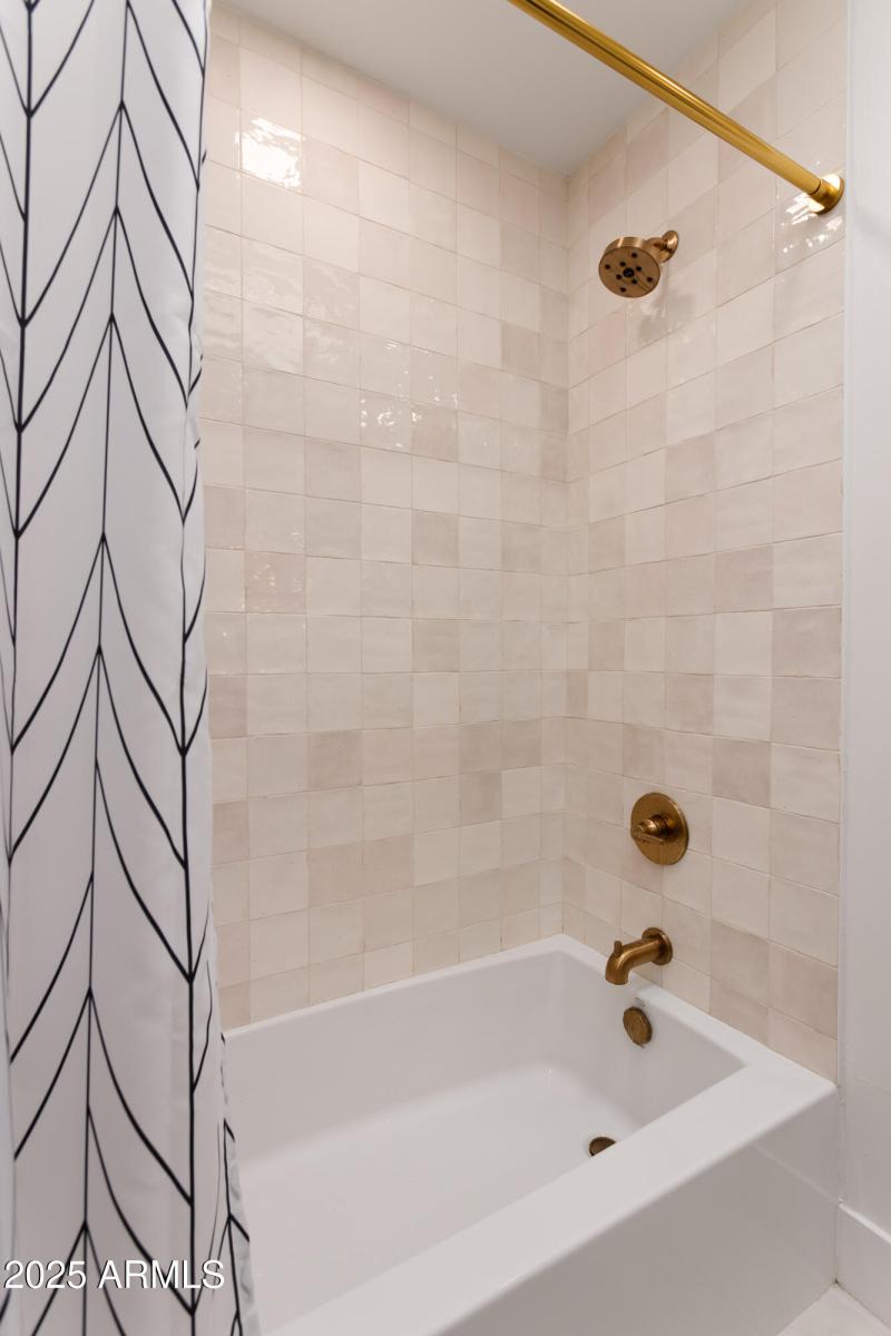 PropertyImageCo_13422N58thPl_WEB-7