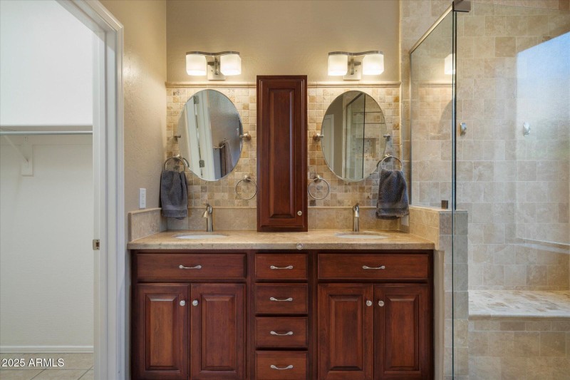 Luxurious Master Bathroom