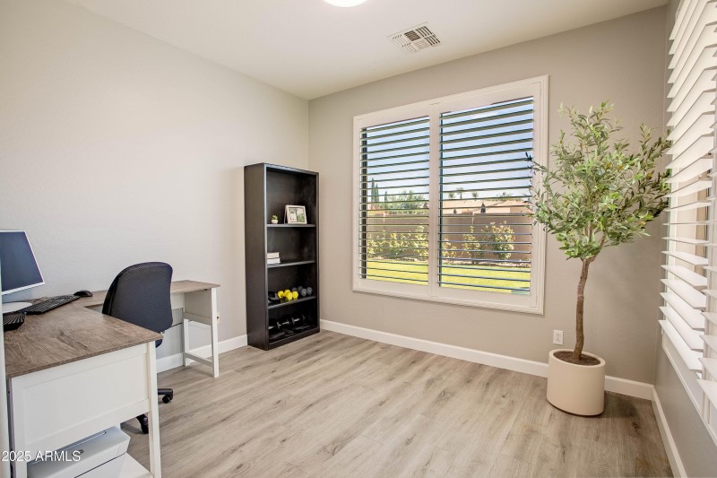 4247 E Crown Ct-27