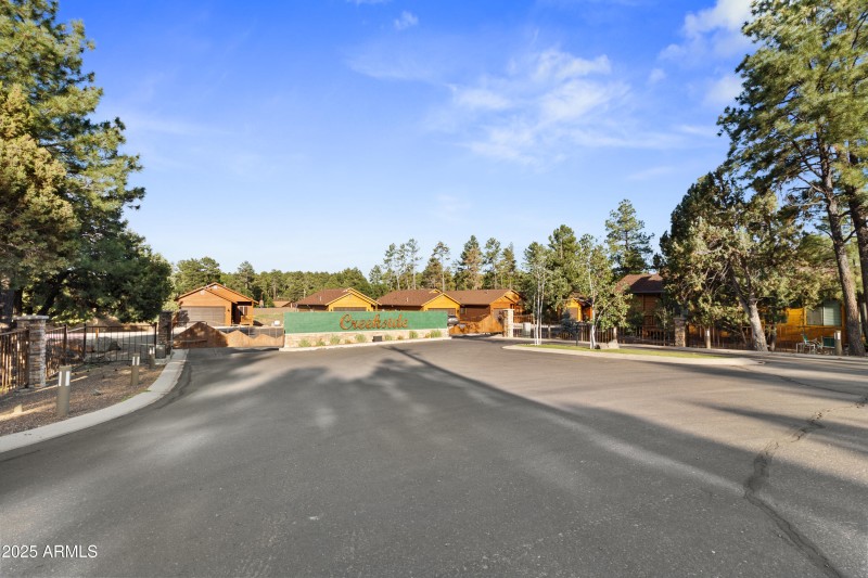 2004 N LAKE BREEZE RD, Lakeside