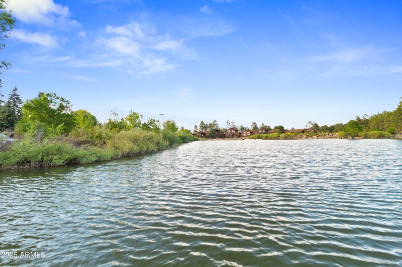 2004 N LAKE BREEZE RD, Lakeside