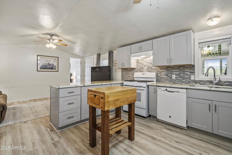 08-Kitchen