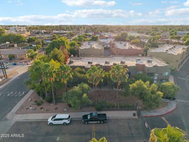 38-web-or-mls-W Colter St 118-S0108-036