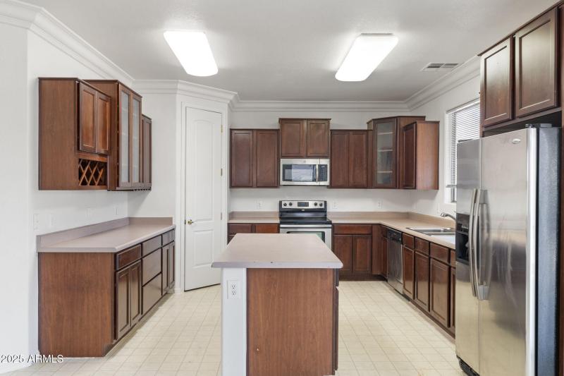 11-web-or-mls-2261-w-mila-way