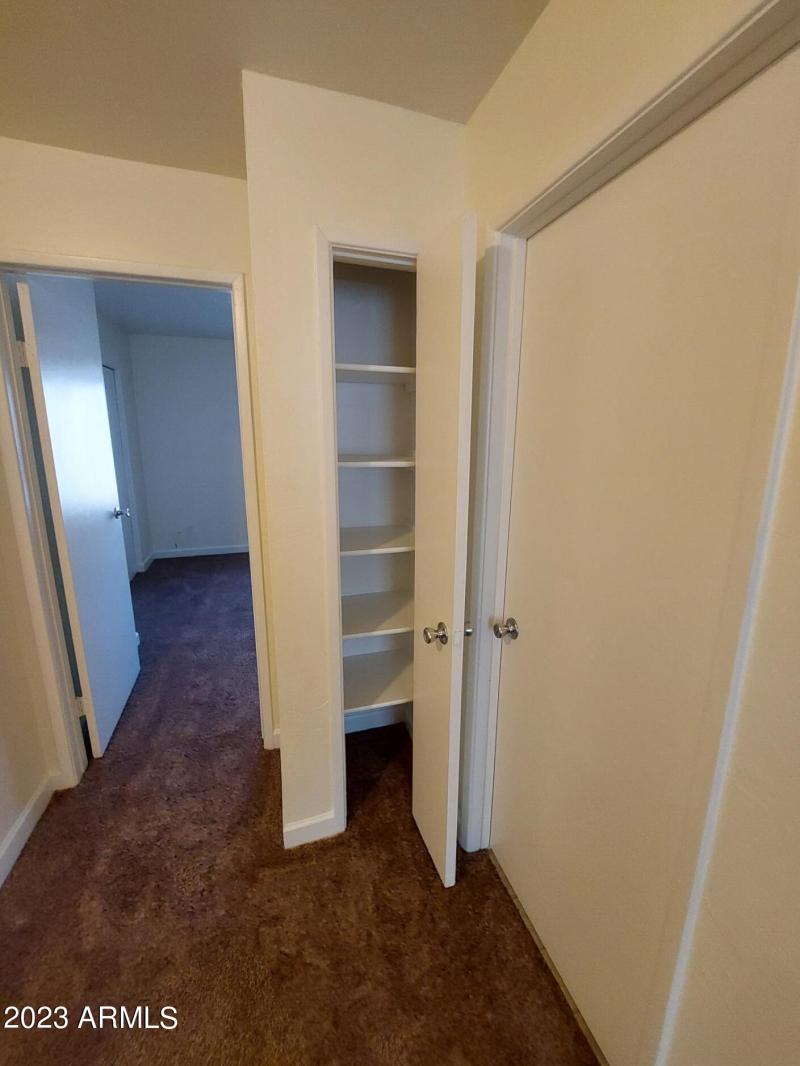 6140WTownleyAvePics21