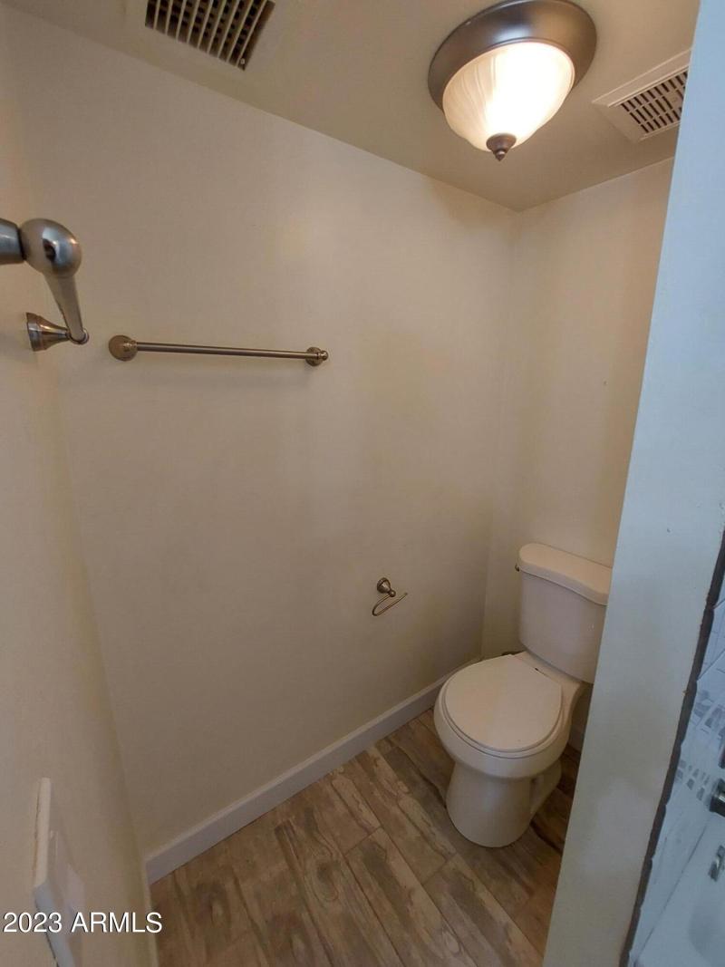 6140WTownleyAvePics23