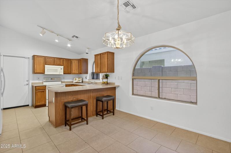 Eat-In Kitchen
