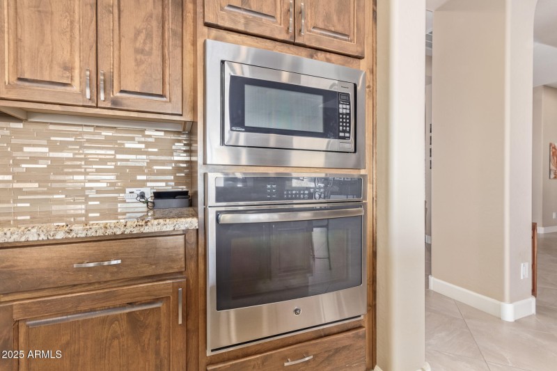 And wall oven w/MWO above