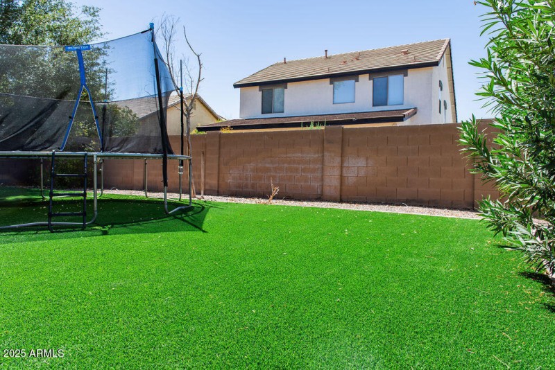 2025-0731_LemiuexHome_bythehedges(164)