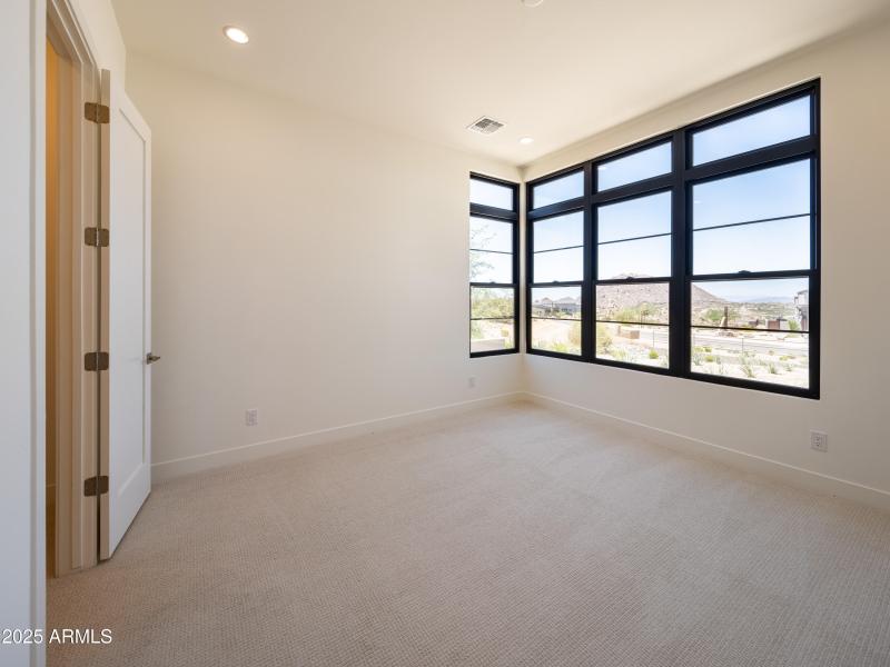Guest Bedroom W Views