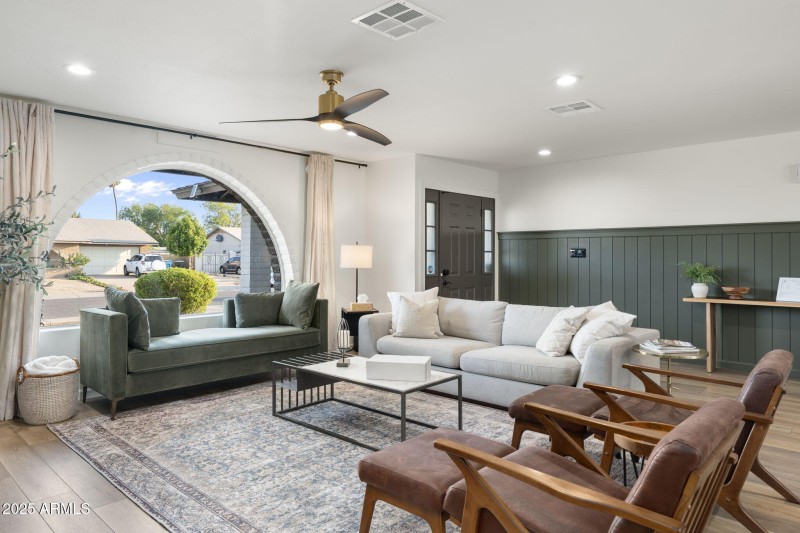 3-web-or-mls-QVB02880