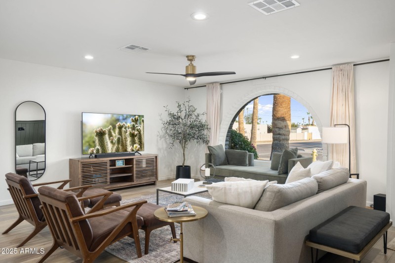 4-web-or-mls-QVB02885