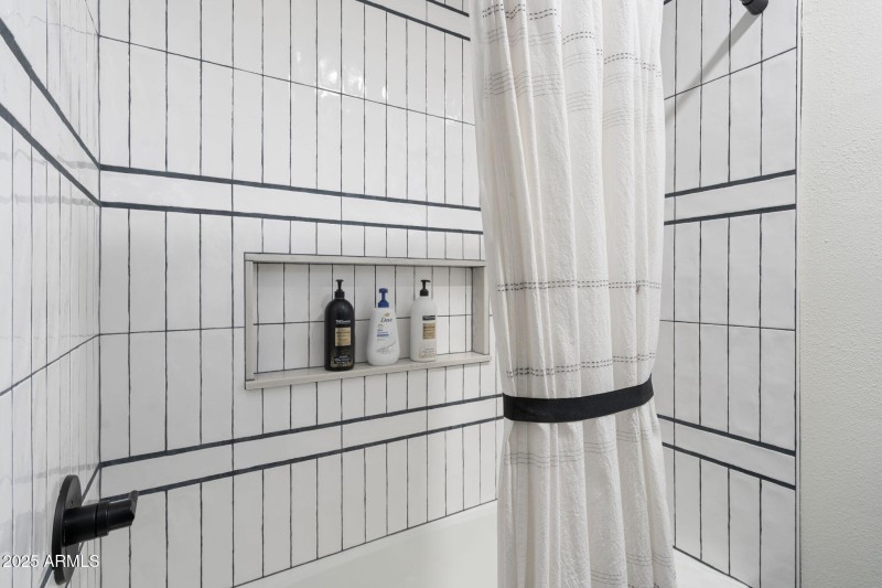 28-web-or-mls-QVB03025