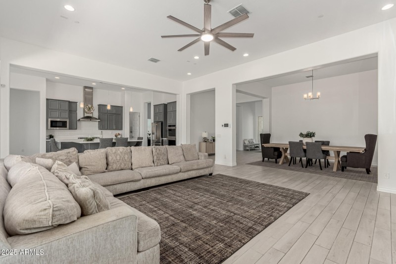 12 - White Feather 3816