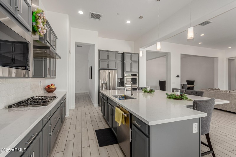 16 - White Feather 3816