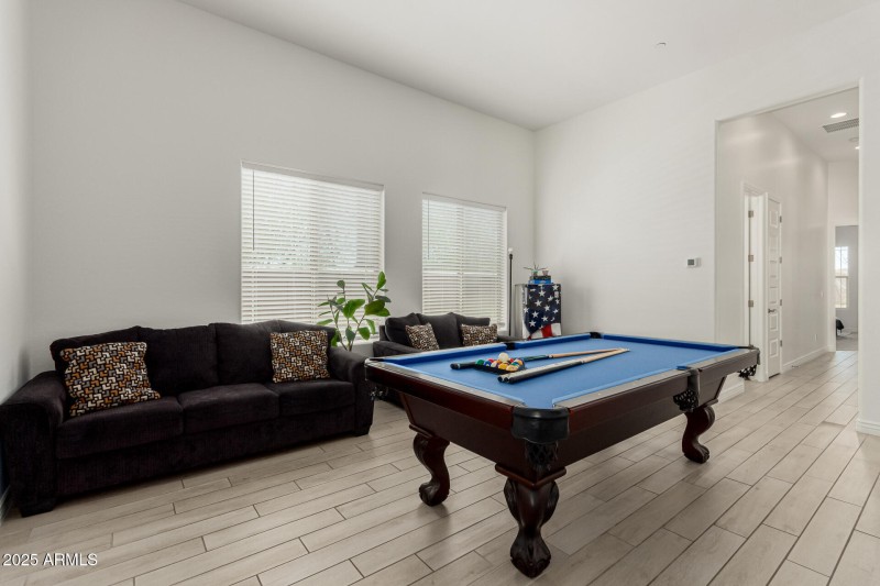 40 - White Feather 3816