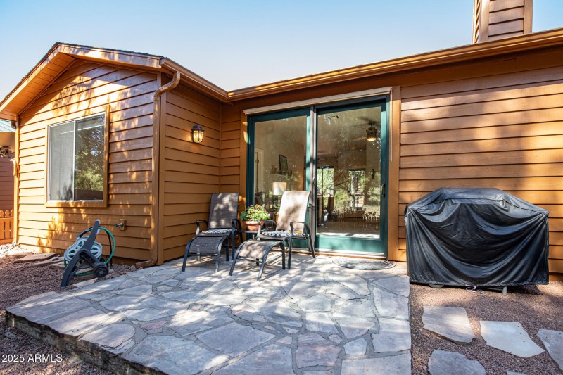 Backyard flagstone patio