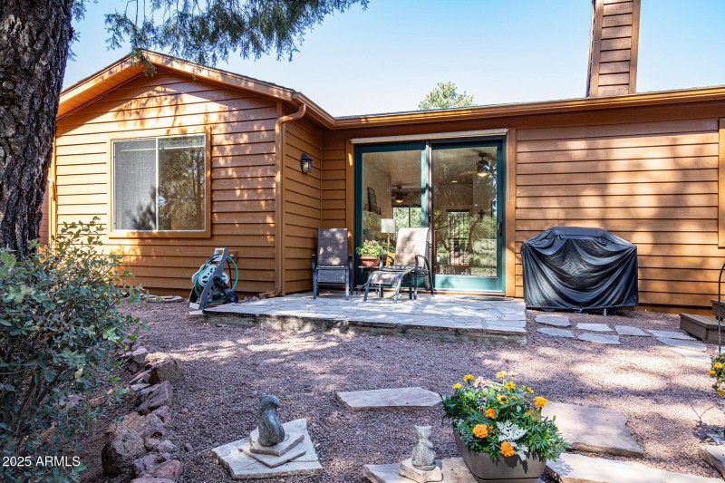Backyard flagstone patio