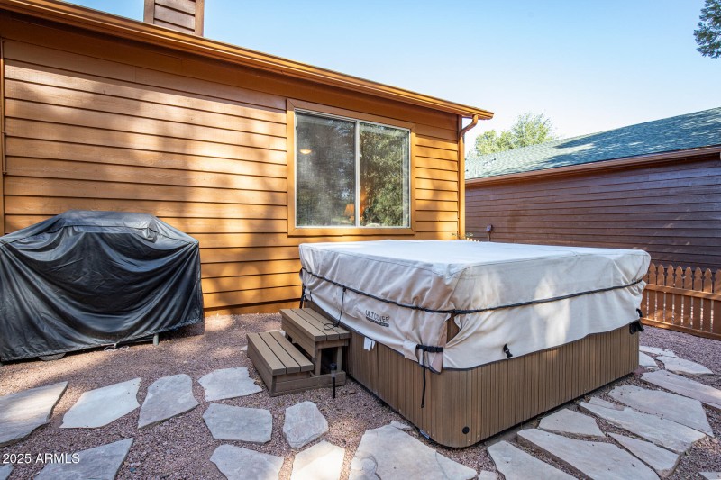 Spa on pad w flagstone