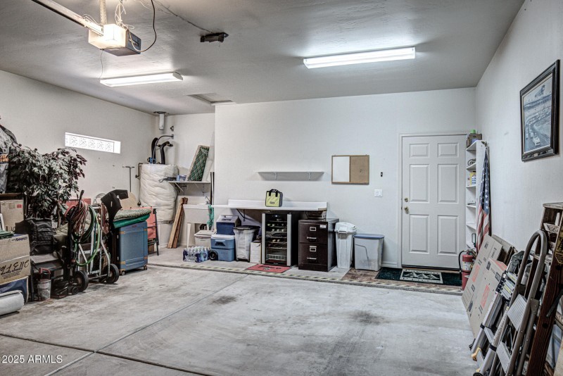 Garage 1 w door to laundry