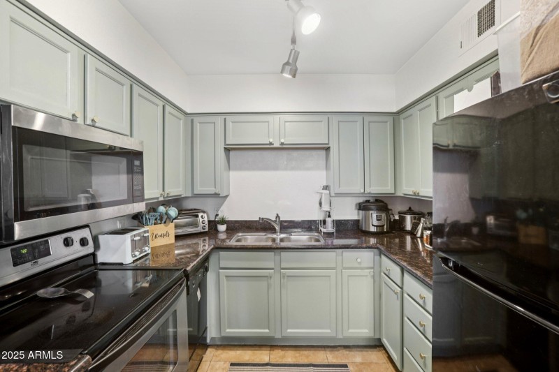 7-web-or-mls-W Tuckey Ln unit 211-S0508-