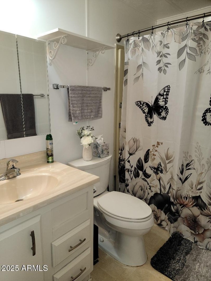 808 guest bathroom new paint