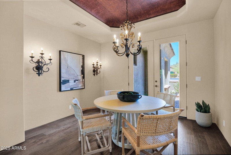 formal dining or lounge