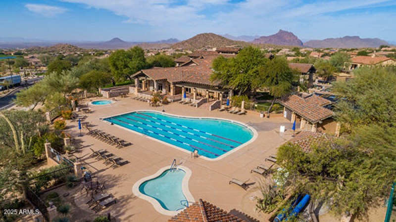 trailhead lap pool