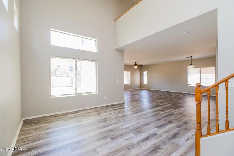 003-photo-living-room-14686539