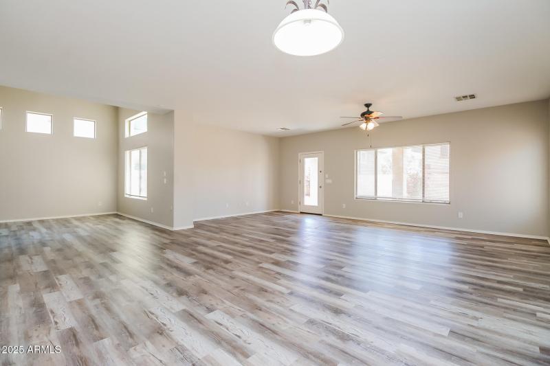 004-photo-living-room-14686542