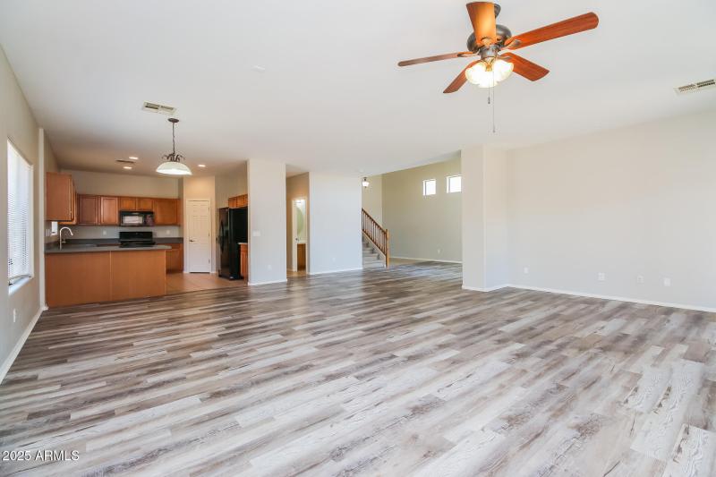 005-photo-living-room-14686543