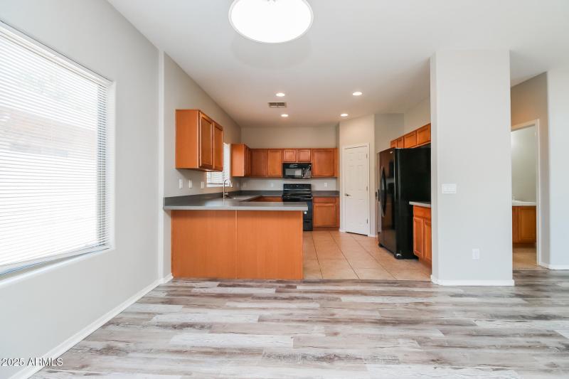 008-photo-dining-room-14686544