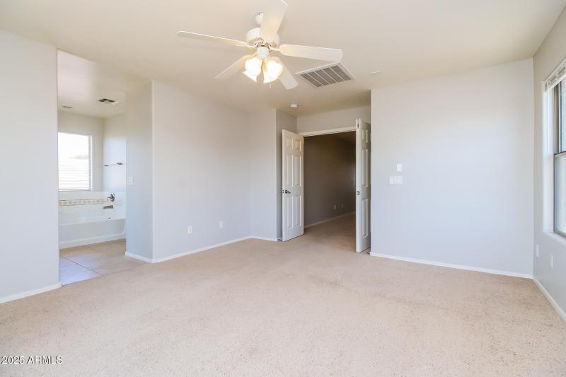 012-photo-main-bedroom-14686530