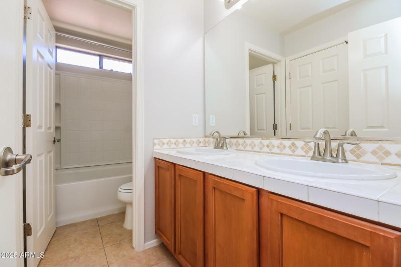014-photo-main-bathroom-14686532