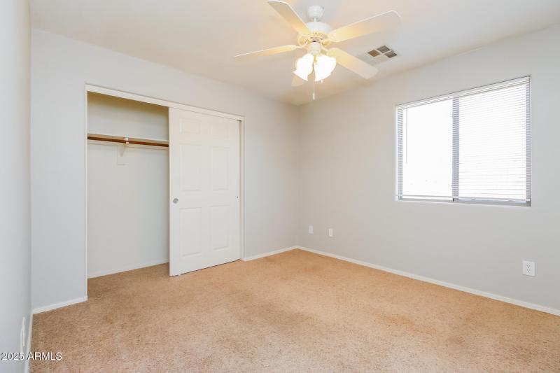 015-photo-bedroom-14686533